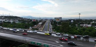 Habilitan puente superior vehicular La Obrera