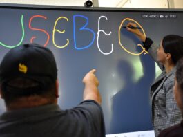 Equipan a las telesecundarias del estado con 640 pantallas digitales
