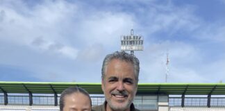 Entrega Oficial Mayor uniformes a trabajadores operativos