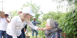Reciben beneficiarios despensas del SEDIF en Pinal de Amoles y Jalpan de Serra