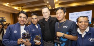 Entrega Gobernador reconocimientos a medallistas de los Paranacionales CONADE 2024