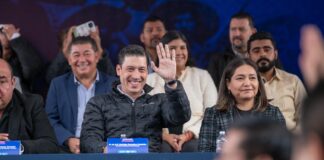 Rodrigo Monsalvo preside el desfile conmemorativo de la Revolución Mexicana.