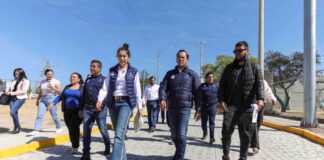 Entrega Chepe Guerrero rehabilitación de calles en Charco Blanco.