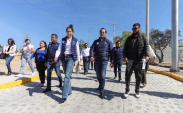 Entrega Chepe Guerrero rehabilitación de calles en Charco Blanco.