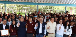 COBAQ EMSAD 6 de El Coyote recibe equipo de cómputo