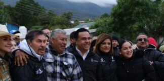 Entrega SEDESOQ obra social en Arroyo Seco