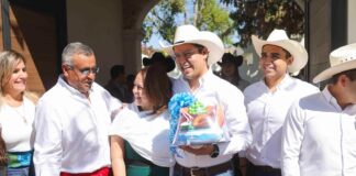 Chepe Guerrero asistió como invitado a la entrega del Tradicional Caldo de Buey