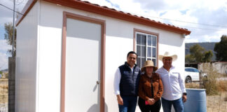 Entrega SEDESOQ mejoras de vivienda en Huimilpan