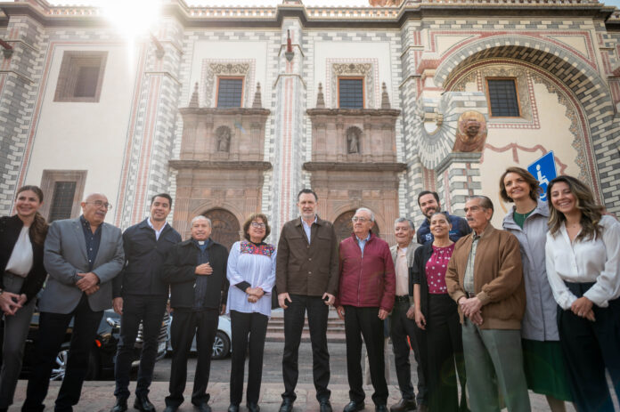 71_273_46999_564109123_14_02_25_VISITA_DE_OBRA_DE_CONSERVACION_DE_FACHADA_EN_EL_TEMPLO_(7)