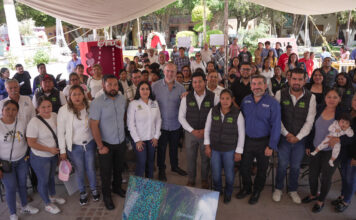 Entrega Marco Del Prete apoyos para el Semidesierto