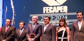 Titular de SEDESOQ presiden entrega de reconocimientos a profesionistas