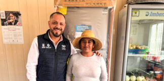 Entrega el Sistema para el Desarrollo Integral de la Familia del Estado de Querétaro mobiliario para aulas y cocinas escolares en Cadereyta