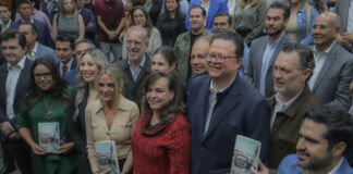 Presenta magistrado, Dr. Felipe de la Mata, su novela “Las heridas”, en la UAQ