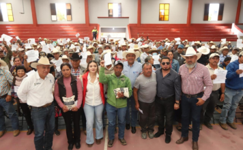 La Secretaría de Desarrollo Agropecuario entrega complementos por sequía en Arroyo Seco y Landa de Matamoros