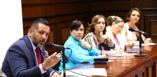 Diálogo y respeto a los derechos humanos de las mujeres, prioridad para el Estado: Carlos Alcaraz