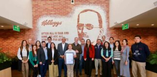 Marco Del Prete entrega sello de bajas emisiones a Kelloggs
