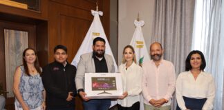 El Sistema para el Desarrollo Integral de la Familia recibe donativo para acercar la tecnología a adultos mayores