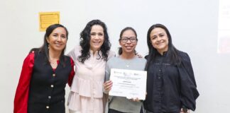 Entregan el Sistema Estatal para el Desarrollo Integral de la Familia y UTEQ reconocimientos a emprendedoras de Casa de la Mujer