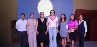 Martha Elena Soto encabeza celebración del Día del Maestro en Jalpan