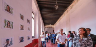 Reconoce UAQ labor docente con exposición fotográfica