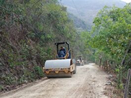 Gobierno del Estado mejora caminos en Landa de Matamoros