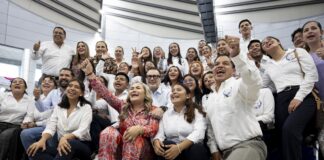 Rinde Mauricio Kuri homenaje al magisterio queretano con exposición fotográfica