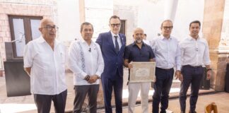 Celebra Gobernador Día de la Santa Cruz con el Colegio de Arquitectos