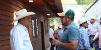 Se reúne Rosendo Anaya con ganaderos de la sierra