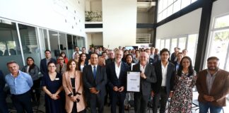 Marco Del Prete entrega reconocimiento a Clúster de Tecnologías Digitales