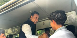 Secretario de Desarrollo Social supervisa transporte escolar en la Sierra