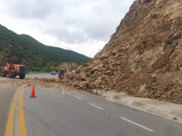 La Comisión Estatal de Infraestructura atiende derrumbe en el municipio de Cadereyta de Montes