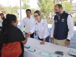 El Sistema Estatal para el Desarrollo Integral de la Familia entrega lentes para beneficiarios del municipio de Tolimán