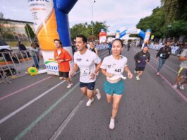 Encabeza Felifer Macías Medio Maratón por el 494 aniversario de Querétaro
