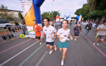 Encabeza Felifer Macías Medio Maratón por el 494 aniversario de Querétaro