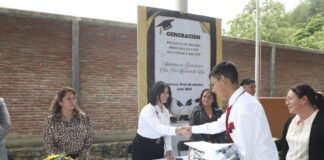 El Sistema Estatal para el Desarrollo Integral de la Familia Acompaña a estudiantes de Pinal de Amoles en cierre de ciclo escolar