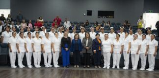 Secretaria de Salud encabeza ceremonia en Universidad de las Mujeres