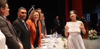 Se gradúan dos mil 800 estudiantes del CECyTEQ