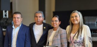 Recibe personal de USEBEQ reconocimiento por años de servicio