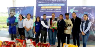 Dona comunidad de la Universidad Tecnológica de Corregidora alimento para perro