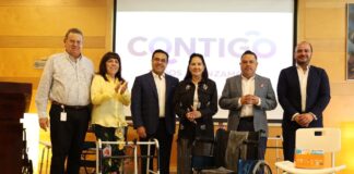 El Secretario de Desarrollo Social recibe donativo para Clubes del Adulto Mayor