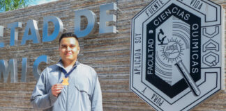 Forman docentes UAQ a medallista olímpico de química