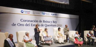 La presidenta del Sistema Estatal DIF corona a la Reina y Rey de Oro 2025