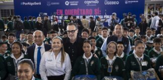 En Querétaro sí: 354 mil estudiantes reciben uniformes y útiles escolares