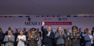 Atestigua Gobernador el desfile cívico militar conmemorativo al inicio de la lucha de Independencia de México
