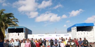 El Secretario de Desarrollo Agropecuario entrega suplemento alimenticio a apicultores