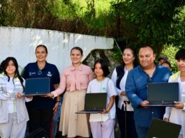 Entrega Martha Soto apoyos a Telebachilleratos Comunitarios en Landa de Matamoros