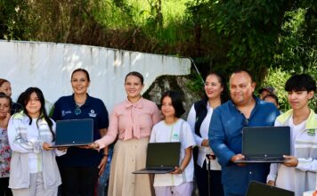 Entrega Martha Soto apoyos a Telebachilleratos Comunitarios en Landa de Matamoros