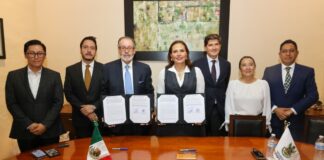 Firma Martha Soto convenio de colaboración con la Universidad de la Rioja