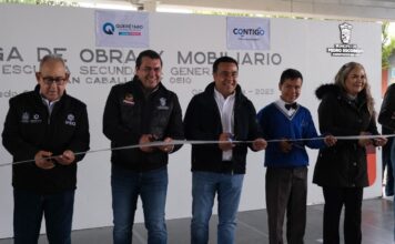 Luis Nava entrega obra y mobiliario educativo en Pedro Escobedo