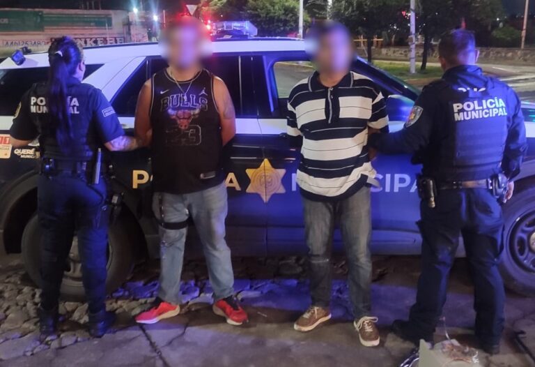 Dos detenidos por daños e intento de robo a tienda de conveniencia